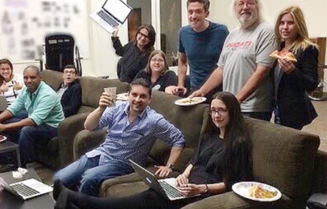L to R: @Tay2theLO, @BrandonBSonnier, @schecpiece, @hlb323 (holding laptop), @BrandonMargolis (holding cup), Sam C (gal next to helen), @JonBokenkamp, @nicoledphillips (seated w laptop), @Daniel_Knauf, @AlbaMezzoGiorno